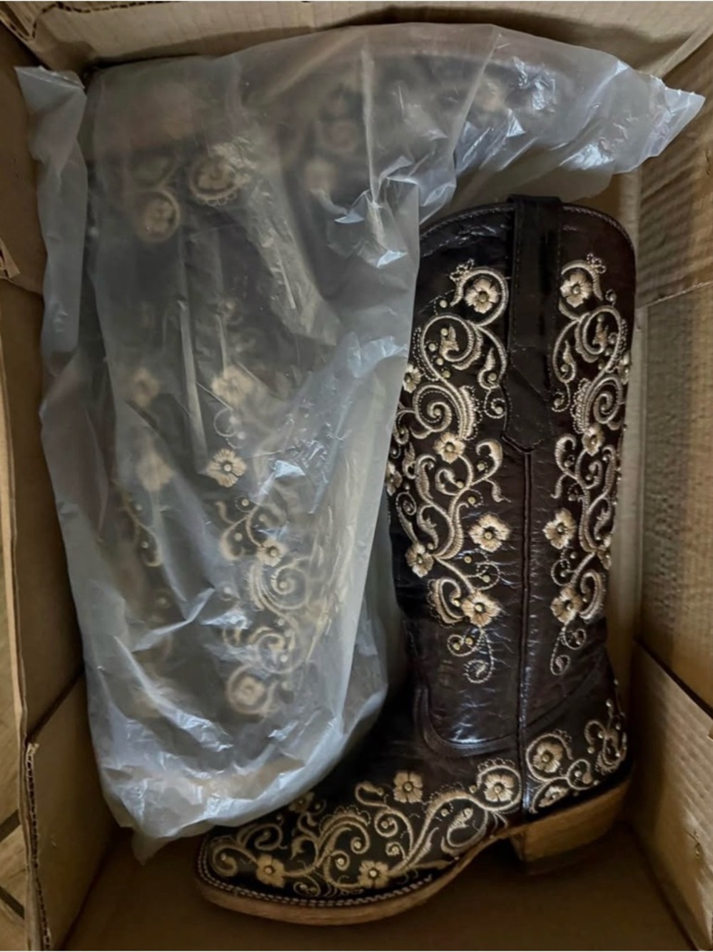 Classic Embroidered Western Cowboy Boots - Brown